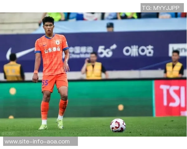 泰山小将彭啸庆祝20岁生日中超首秀成最珍贵礼物感谢韩鹏指导的信任与支持